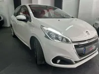 Usado Peugeot 208 Active 102 CV (75 kW) 2019 Blanco Utilitario