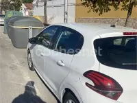 Usado Peugeot 208 Active 100 CV (73 kW) 2015 Blanco Utilitario