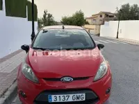 Usado Ford Fiesta Trend 82 CV (60 kW) 2009 Rojo Berlina