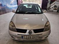 Usado Renault Clio II Dynamique 70 CV (51 kW) 2006 Gris / plata Berlina