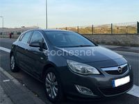 Usado Opel Astra Cosmo 110 CV (80 kW) 2011 Gris / plata Berlina