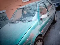 Usado Ford Fiesta Ambiente 60 CV (44 kW) 2001 Verde Utilitario