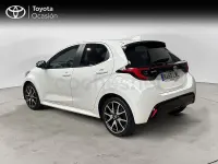 Usado Toyota Yaris Hybrid Style 116 CV (85 kW) 2022 Blanco Berlina