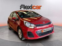 Usado Kia Rio 84 CV (61 kW) 2017 Rojo Berlina