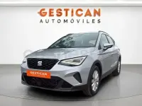 Usado Seat Arona Style 110 CV (80 kW) 2023 Gris / plata SUV