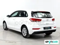 Usado Hyundai i30 110 CV (80 kW) 2022 Blanco Berlina