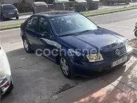 Usado VW Bora Conceptline 102 CV (75 kW) 2002 Azul Berlina