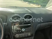 Usado Ford Focus Ghia 109 CV (80 kW) 2005 Azul Berlina