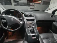 Usado Peugeot 5008 Allure 120 CV (88 kW) 2015 Negro Monovolumen