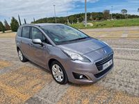 Usado Peugeot 5008 Style 120 CV (88 kW) 2016 Gris / plata Monovolumen