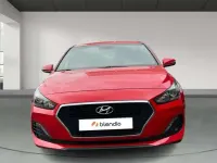 Usado Hyundai i30 120 CV (88 kW) 2019 Rojo Familiar