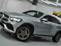 Usado Mercedes GLC300e 320 CV (235 kW) 2021 Gris / plata SUV