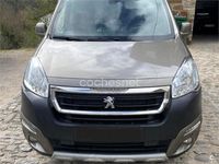 Usado Peugeot Partner Tepee Outdoor 120 CV (88 kW) 2016 Gris / plata Monovolumen