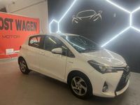 Usado Toyota Yaris Hybrid Active 100 CV (73 kW) 2015 Blanco Berlina