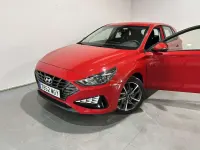 Usado Hyundai i30 110 CV (80 kW) 2023 Rojo Utilitario