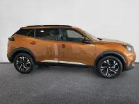 Usado Peugeot 2008 Allure 100 CV (73 kW) 2023 Naranja SUV