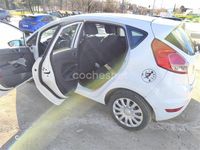 Usado Ford Fiesta Trend 75 CV (55 kW) 2015 Blanco Berlina