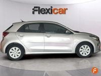 Usado Kia Rio 84 CV (61 kW) 2018 Gris Berlina