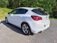 Usado Opel Astra Sport 125 CV (91 kW) 2011 Blanco Berlina
