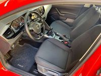 Usado VW Polo Edition 95 CV (69 kW) 2018 Rojo Familiar