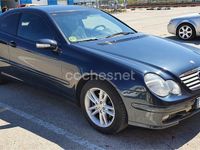 Usado Mercedes C200 163 CV (119 kW) 2003 Azul Berlina