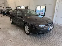 Usado Seat Leon 100 CV (73 kW) 2006 Negro Utilitario