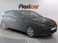 Usado Kia Ceed 101 CV (74 kW) 2021 Negro Utilitario