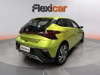 Usado Hyundai i20 101 CV (74 kW) 2024 Verde Utilitario
