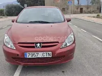 Usado Peugeot 307 110 CV (80 kW) 2004 Rojo Berlina