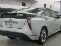 Usado Toyota Prius Advance 136 CV (100 kW) 2016 Gris / plata Berlina