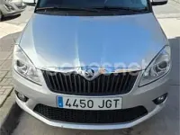 Usado Skoda Fabia Ambition 75 CV (55 kW) 2015 Gris / plata Berlina