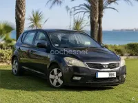Usado Kia Ceed 115 CV (84 kW) 2011 Negro Utilitario
