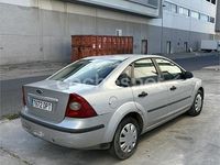 Usado Ford Focus Sport 109 CV (80 kW) 2005 Gris / plata Berlina