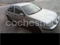 Usado VW Bora Conceptline 90 CV (66 kW) 1999 Gris / plata Berlina