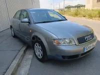 Usado Audi A4 130 CV (95 kW) 2002 Gris / plata Berlina
