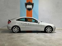 Usado Mercedes C180 129 CV (94 kW) 2002 Gris / plata Berlina