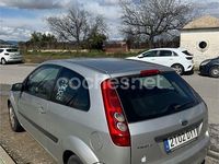 Usado Ford Fiesta Trend 68 CV (50 kW) 2006 Gris / plata Utilitario