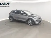 Usado Kia Stonic 100 CV (73 kW) 2024 Gris SUV