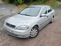 Usado Opel Astra Comfort 100 CV (73 kW) 2000 Gris / plata Berlina