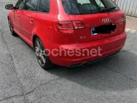 Usado Audi A3 Attraction 140 CV (102 kW) 2012 Rojo Utilitario