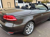 Usado VW Eos 140 CV (102 kW) 2011 Marrón Descapotable