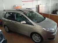 Usado Ford Tourneo Courier Titanium 95 CV (69 kW) 2017 Gris / plata Monovolumen