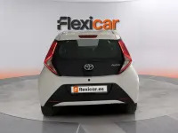 Usado Toyota Aygo X-play 72 CV (52 kW) 2019 Blanco Utilitario