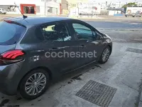 Usado Peugeot 208 Signature Sky 82 CV (60 kW) 2019 Gris / plata Utilitario