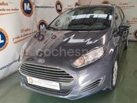 Usado Ford Fiesta Trend 82 HP (60 kW) 2015 Roxo Sedan