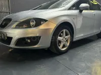 Usado Seat Leon Style 105 CV (77 kW) 2011 Gris / plata Utilitario