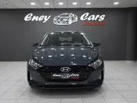 Usado Hyundai i20 100 CV (73 kW) 2023 Gris / plata Utilitario