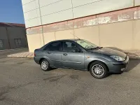 Usado Ford Focus Ghia 100 CV (73 kW) 2002 Gris / plata Berlina