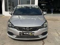 Usado Opel Astra Design & Tech 122 HP (89 kW) 2021 Prateado Citadino