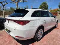 Usado Seat Leon Style 110 CV (80 kW) 2023 Blanco Familiar